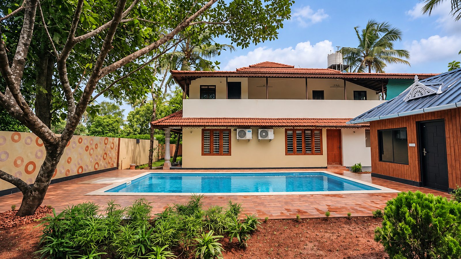 Private residence swimming pool by Moothedan