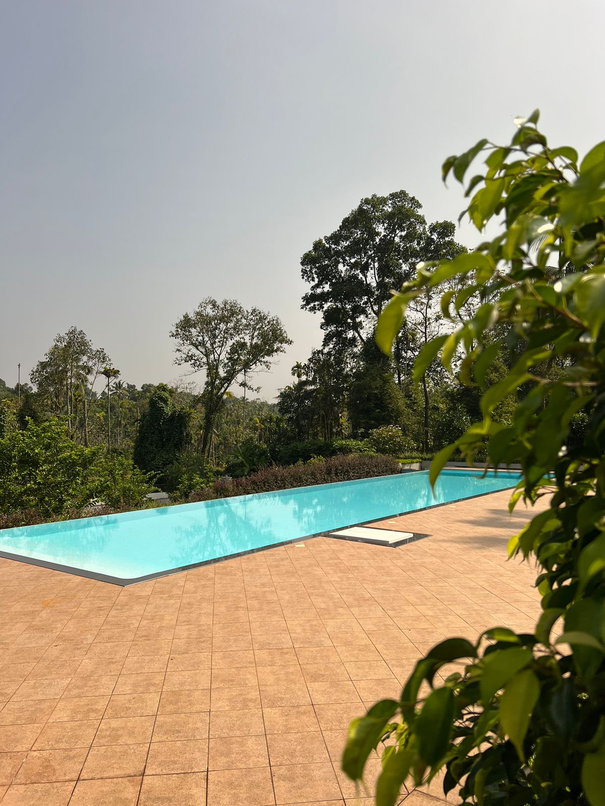 Real infinity pool by Moothedan